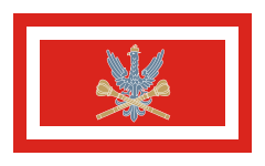 Prostokątna flaga koloru czerwonego. Przy brzegach ma białą ramkę. Na środku jest z wizerunek orła. Orzeł jest szarego koloru, ma rozłożone skrzydła, na głowie zamkniętą złotą koronę. Na ogonie orła są dwie skrzyżowane złote buławy wojskowe.