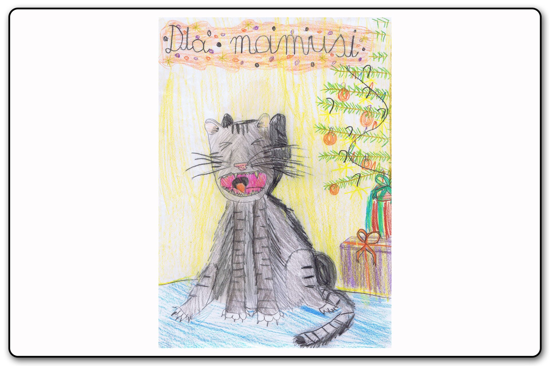 Ilustracja 10 galerii prac plastycznych uczniów.  Ilustracja przedstawia śpiewającego kota pod choinką z podpisem "Dla mamusi".  Kot jest szarobury, pod choinką znajdują się prezenty. 