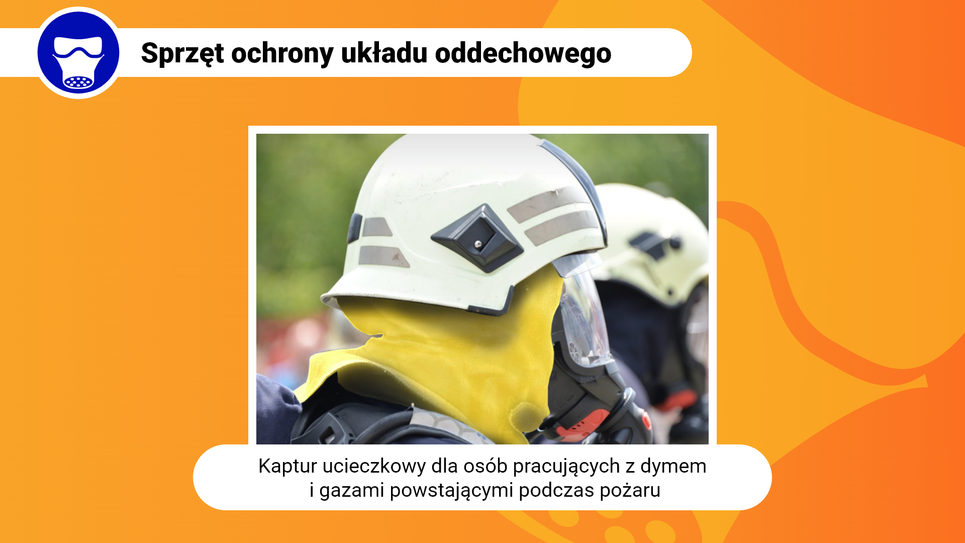Zdjęcie w ramce z podpisem: kaptur ucieczkowy dla osób pracujących z dymem i gazami powstającymi podczas pożaru. Przedstawia zbliżenie na strażaka w hełmie i z maską gazową, który jest ukazany od tyłu. Z tyłu spod hełmu wystaje żółty kaptur sięgający do ramion.