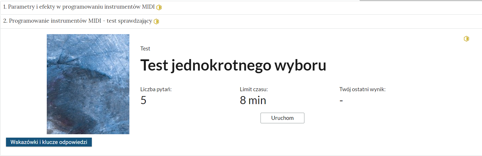 Grafika przedstawia widok jednego zadania z listy zadań w Interaktywnych Materiałach Sprawdzających.