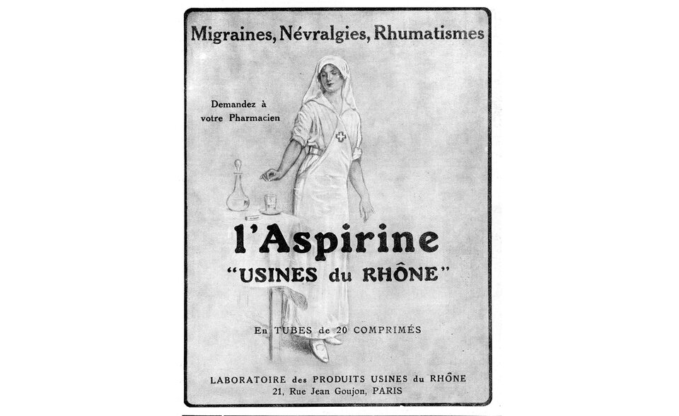 Ilustracja przedstawiająca starą reklamę aspiryny. Napisy w języku francuskim informują o przeciwdziałaniu migrenie, nerwobólom, reumatyzmowi. W tle znajduje się rysunek pielęgniarki. 