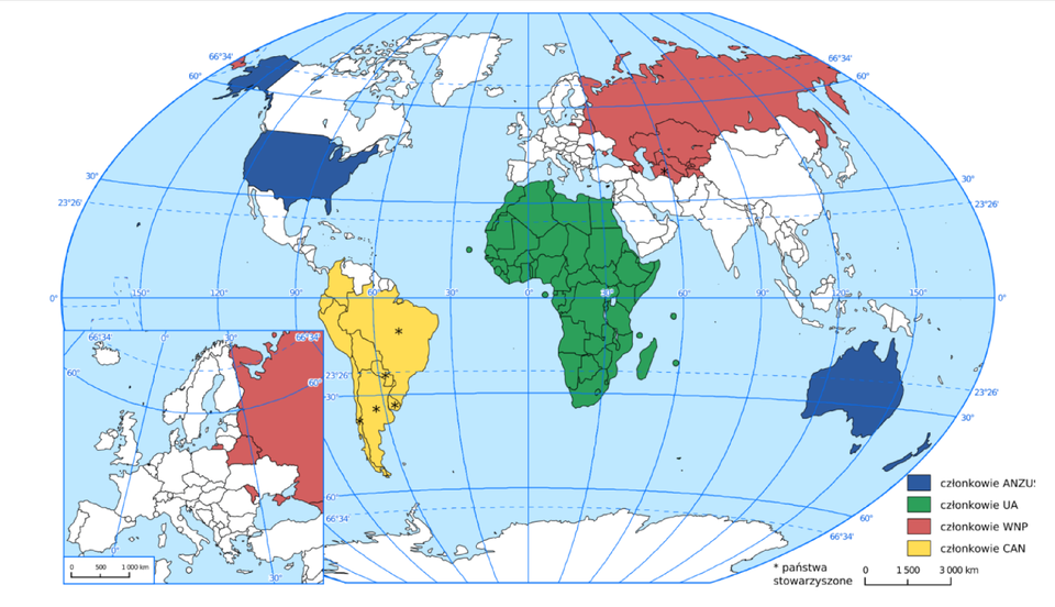 Ilustracja przedstawia mapę świata. Kolorem niebieskim oznaczone są państwa członkowskie ANZUS, są to: Australia, Nowa Zelandia, Stany Zjednoczone. Kolorem zielonym oznaczone są państwa członkowskie UA, są to: Algieria, Angola, Benin, Botswana, Burkina Faso, Burundi, Czad, Demokratyczna Republika Konga, Dżibuti, Egipt, Erytrea, Eswatini, Etiopia, Gabon, Gambia, Ghana, Gwinea, Gwinea Bissau, Gwinea Równikowa, Kamerun, Kenia, Komory, Kongo, Lesotho, Liberia, Libia, Madagaskar, Malawi, Mali, Maroko, Mauretania, Mauritius, Mozambik, Namibia, Niger, Nigeria, Południowa Afryka, Republika Środkowoafrykańska, Republika Zielonego Przylądka, Rwanda, Sahara Zachodnia, Senegal, Seszele, Sierra Leone, Somalia, Sudan, Sudan Południowy, Tanzania, Togo, Tunezja, Uganda, Wybrzeże Kości Słoniowej, Wyspy Świętego Tomasza i Książęca, Zambia, Zimbabwe. Kolorem czerwonym są oznaczone państwa członkowskie WNP, są to: Rosja, Białoruś, Armenia, Azerbejdżan, Kazachstan, Kirgistan, Mołdawia, Tadżykistan, Uzbekistan. Turkmenistan jest oznaczony gwiazdką jako państwo stowarzyszone z WNP. Kolorem żółtym oznaczono państwa członkowskie CAN, są to: Boliwia, Ekwador, Kolumbia, Peru. Gwiazdką oznaczone są państwa stowarzyszone CAN, są to: Argentyna, Brazylia, Chile, Paragwaj, Urugwaj.