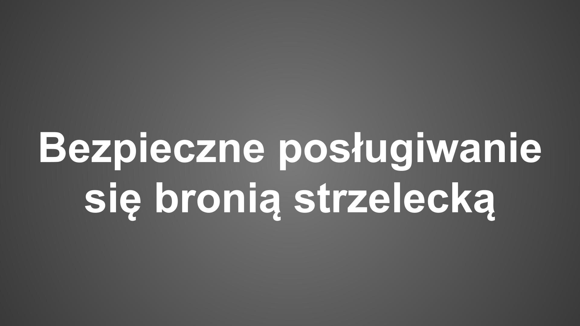 Szara plansza. Na środku biały napis: „Bezpieczne posługiwanie się bronią strzelecką”.