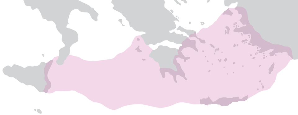 Mapa przedstawia północną część morza Śródziemnego. Na fioletowo został na niej zaznaczony obszar południowozachodniego wybrzeża Azji Mniejszej, południowych wysp Egejskich, Krety, południowego Peloponezu, południowych wysp Jońskich, wschodniej Sycylii oraz obszar morski pomiędzy tymi terenami.