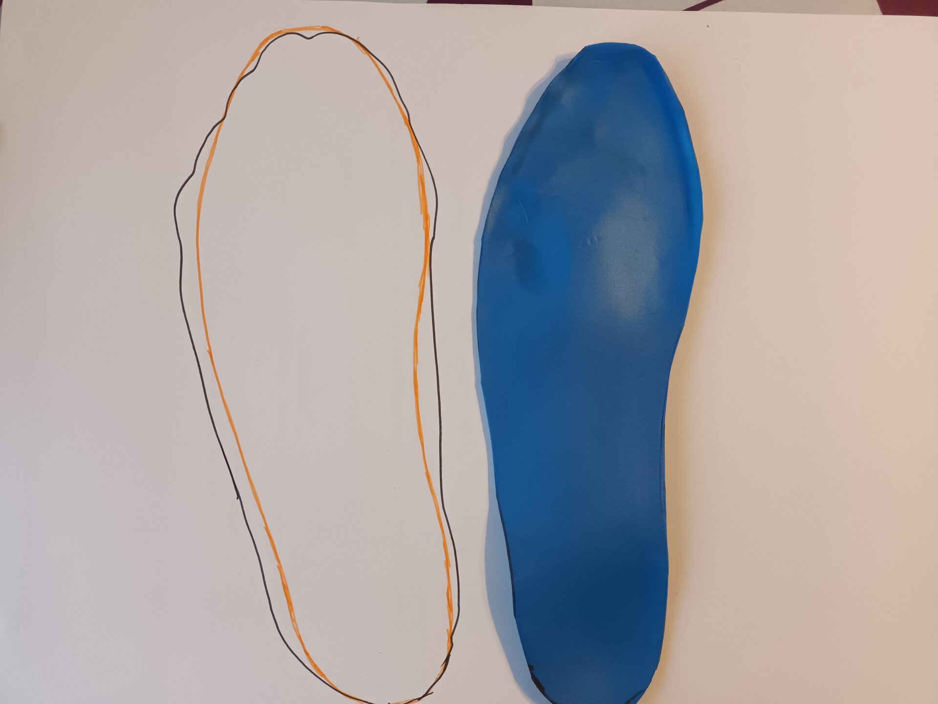 Kształt potencjalnego miękkiego wyścielenia pod całą stopę w ortezie FO