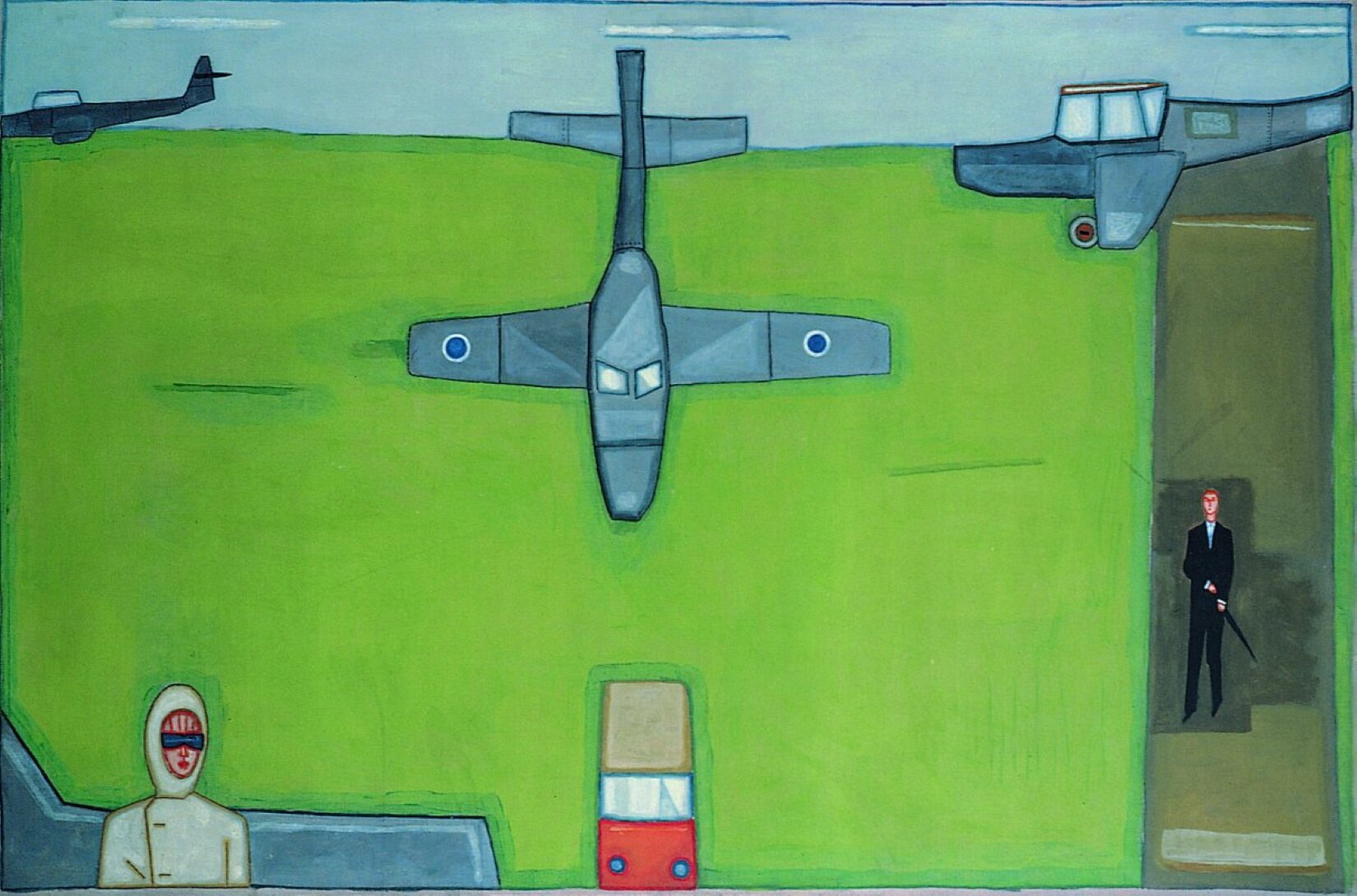 Obraz przedstawia lotnisko. W jego centralnej części znajduje się niebieski samolot widziany z góry na zielonym tle, pod nim stoi małe czerwone auto lub autobus - widoczny jest tylko przód i dach auta. W prawym górnym rogu kolejny niebieski samolot, tym razem widziany z boku, jest to mały samolot typu awionetka, poniżej postać mężczyzny w czarnym garniturze, mężczyzna trzyma złożony parasol. W lewym górnym rogu kolejny mały samolot widziany z boku. Nad samolotami błękitny pas przedstawiający drogę lub pas startowy. W lewym dolnym rogu, zakapturzona postać w jasnym ubraniu i ciemnych okularach, za nią niebieski element sięgający ramion. 