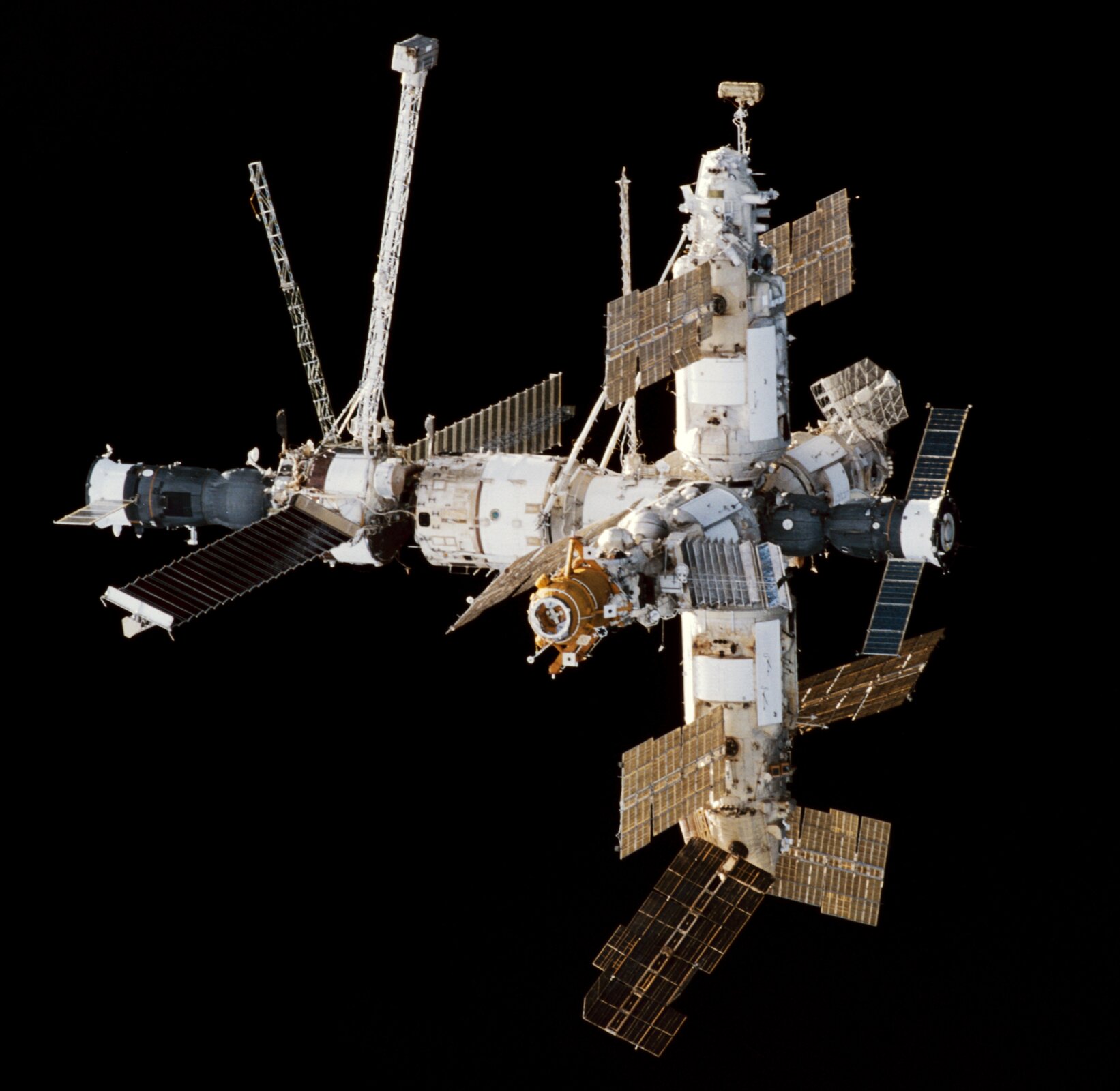 Zdjęcie stacji Mir wykonane z promu kosmicznego