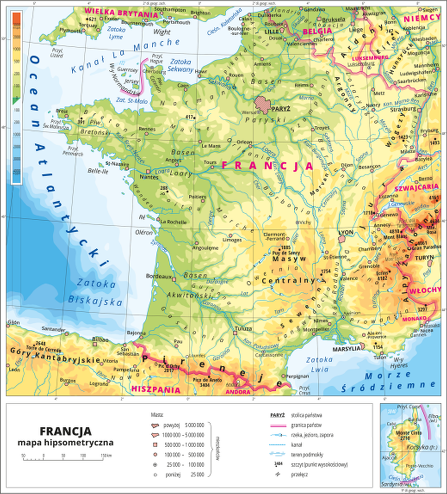 Plansza z mapą hipsometryczną Francji. U dołu zamieszczono ramkę z legendą. Po lewej stronie napis „Francja mapa hipsometryczna”. Pod nim pozioma podziałka, na której jeden odcinek to 50 kilometrów. Małymi okręgami oznaczono na mapie miasta poniżej dwudziestu pięciu tysięcy mieszkańców, okręgami z kropką w środku miasta od dwudziestu pięciu tysięcy do stu tysięcy mieszkańców, małą czerwoną kropką miasta od stu tysięcy do pięciuset tysięcy mieszkańców, czerwonym kwadratem miasta od pięciuset tysięcy do miliona mieszkańców, czerwonym konturem oznaczono miasta od miliona do pięciu milionów mieszkańców, czerwonym kropkowanym konturem oznaczono miasta liczące powyżej pięciu milionów mieszkańców. Niziny oznaczono kolorem zielonym, wyżyny żółtym i pomarańczowym, góry kolorem czerwonym. Zachodnia część kraju położona nad Oceanem Atlantyckim to tereny w większości nizinne. Tereny wyżynne i górskie znajdują się na południu przy granicy z Hiszpanią oraz na południowym wschodzie przy granicy z Włochami i Szwajcarią jak również na północnym wschodzie przy granicy z Niemcami. W prawym dolnym rogu mapy zamieszczono ramkę przedstawiającą należącą do Francji Korsykę leżącą na Morzu Śródziemnym.