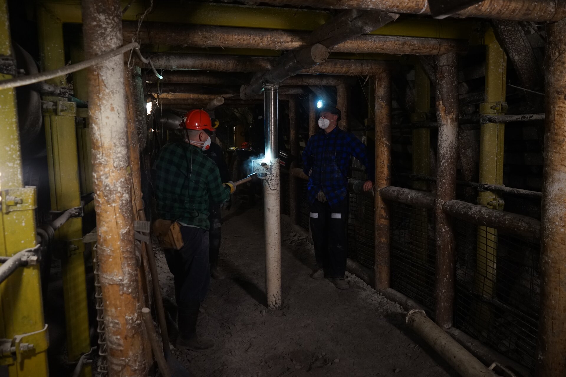 Obudowa drewniana złożona z wiązaniem polskim wzmocniona stojakiem ciernym typu Valent