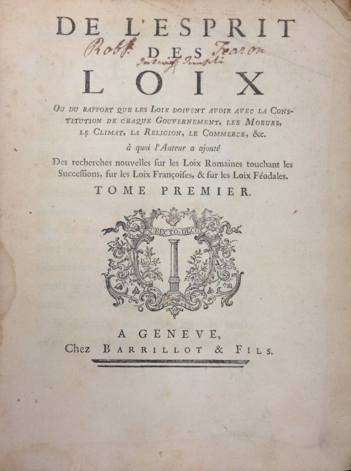 Zdjęcie przedstawia stronę tytułową O duchu praw Monteskiusza. Tekst na stronie wydrukowany jest w języku francuskim.