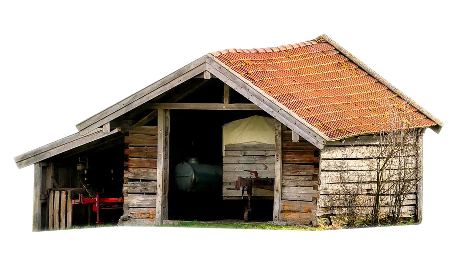 Zdjęcie przedstawia drewnianą szopę z dwoma pomieszczeniami, każde z nich z osobnym wejściem. 