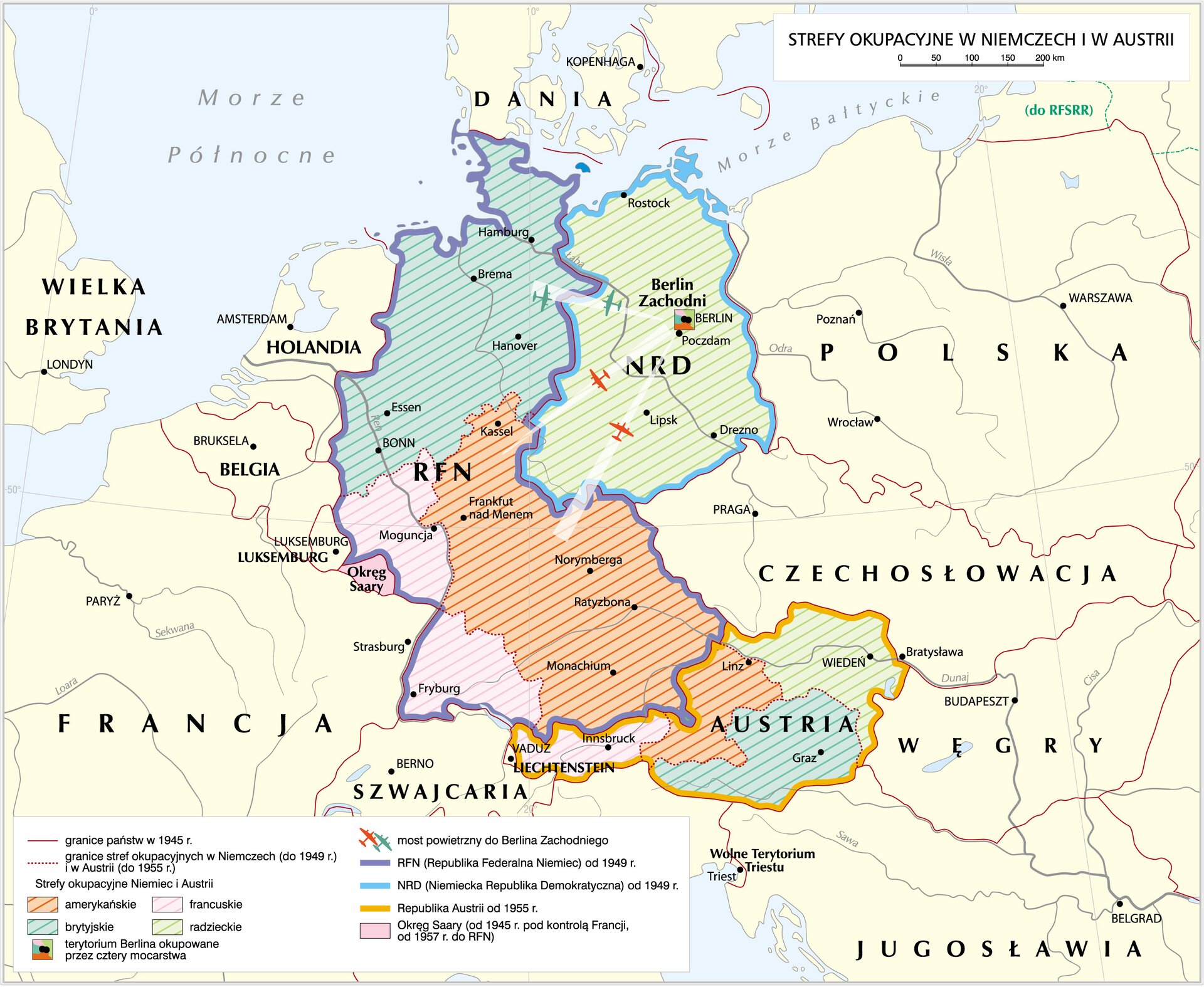 Mapa - Strefy okupacyjne w Niemczech i Austrii . Na mapie kolorami zaznaczono  strefę, amerykańską, brytyjską, francuską i sowiecka, zaznaczono granice Trizonii i podano napis Republika Federalna Niemiec, zaznaczono granice Niemieckiej Republiki Demokratycznej, której granice pokrywają się z obszarem sowieckiej strefy okupacyjnej. Podano nazwy krajów graniczących z okupowanymi Niemcami  na wschodzie Polska, Czechosłowacja na zachodzie Francja, Belgia, Holandia.