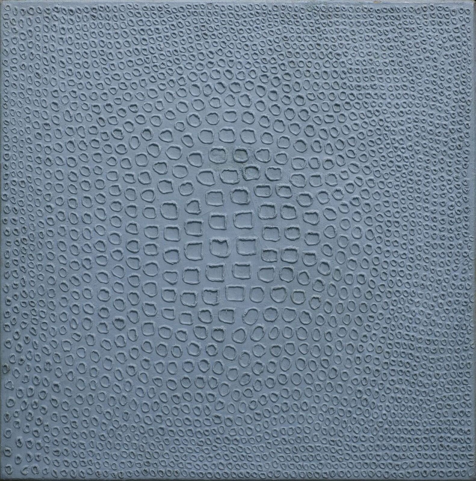 Ilustracja interaktywna przedstawia obraz Władysława Strzemińskiego pt. „Kompozycja unistyczna 14”. Na ilustracji widoczna jest szara ściana z widocznymi wypustkami, w kształcie kwadratów i kółek. 1. Strzemiński postulował uwolnienie obrazu od jakichkolwiek form przedstawiających. Działał kolorem i fakturą farby.