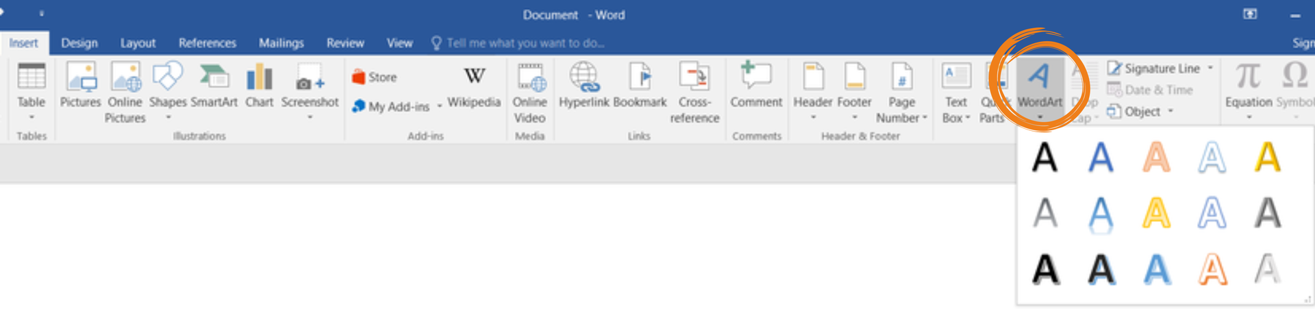 Zrzut ekranu przedstawia fragment wstążki MS Word pokazującej zakładkę Insert. Aktywne jest polecenie WordArt. Widoczna lista rozwijana przedstawia przedefiniowane formaty umożliwiające wstawienie ozdobnego tekstu.