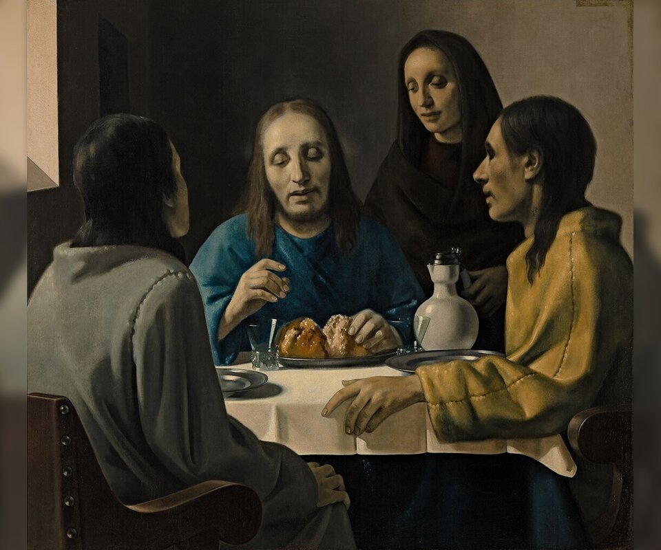 Obraz przedstawia cztery osoby zgormadzone wokół małego stołu nakrytego białym obrusem. Głowna postać, mężczyzna siedzący na wprost w niebieskiej szacie i długich włosach ma przed sobą na tacy kawałki chleba, nad którymi trzyma wyciągniętą dłoń. Dwie osoby siedzą po bokach, jedna stoi. Wszyscy wpatrzeni są w mężczyznę.