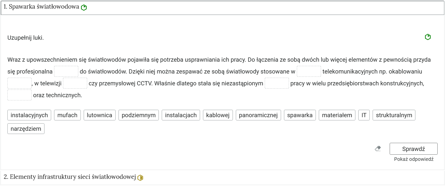 Grafika przedstawia przykładowy widok zadania. Pod poleceniem znajduje się tekst z lukami, które należy wypełnić elementami umieszczonymi pod tekstem. Poniżej widoczny jest przycisk "Sprawdź", dzięki któremu uczeń może zobaczyć, czy poprawnie rozwiązał ćwiczenie. Poniżej przycisku Sprawdź znajduje się podgląd właściwego rozwiązania, które można podejrzeć klikając przycisk "Pokaż odpowiedź".