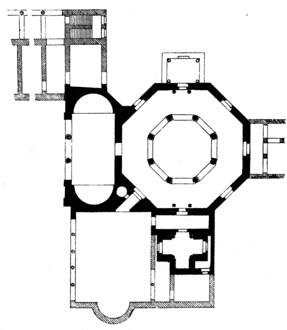 Czarno‑biały rysunek architektoniczny przedstawiający rzut poziomy budowli o planie centralnym: ośmioboczna przestrzeń główna otoczona grubymi murami, z wewnętrznym pierścieniem podpór. Do centralnej części dołączone są aneksy i pomieszczenia boczne o zróżnicowanych kształtach, w tym półkoliste i prostokątne, a całość ukazana jest w technicznej, schematycznej formie.
