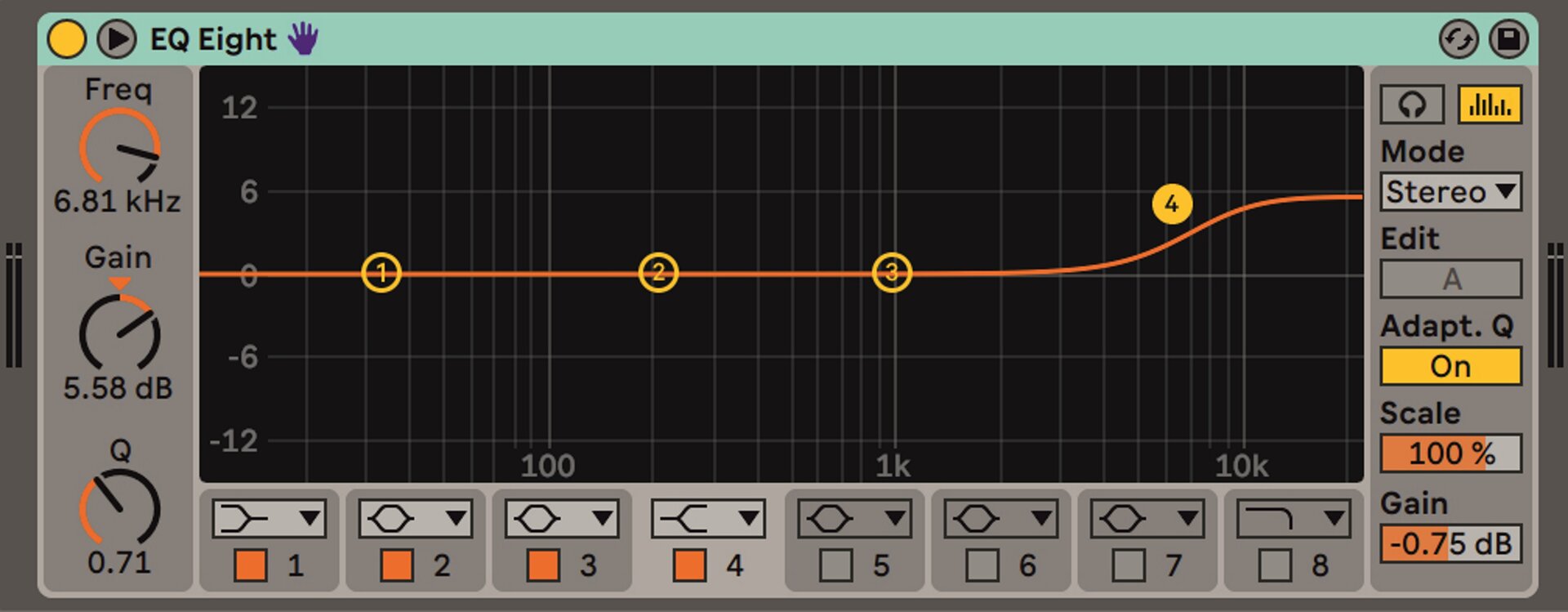 Ilustracja przedstawia zrzut ekranu z programu muzycznego. Na czarnej stronie programu została umieszczona pomarańczowa linia na której zostały umieszczone cztery żółte kółka z cyframi 1,2,3,4. Wokół na jasnoszarej stronie zostały umieszczone czarno‑pomarańczowe , żółte i szare oznaczenia z liczbami i napisami. W górnej części znajduje się niebieski pasek na którym został umieszczony napis „EQ Eight” z fioletową obok dłonią.  W dolnej części obok siebie zostały umieszczone cyfry przy pomarańczowych kwadratach  od 1‑4 i szarych kwadratach od 5‑8. 