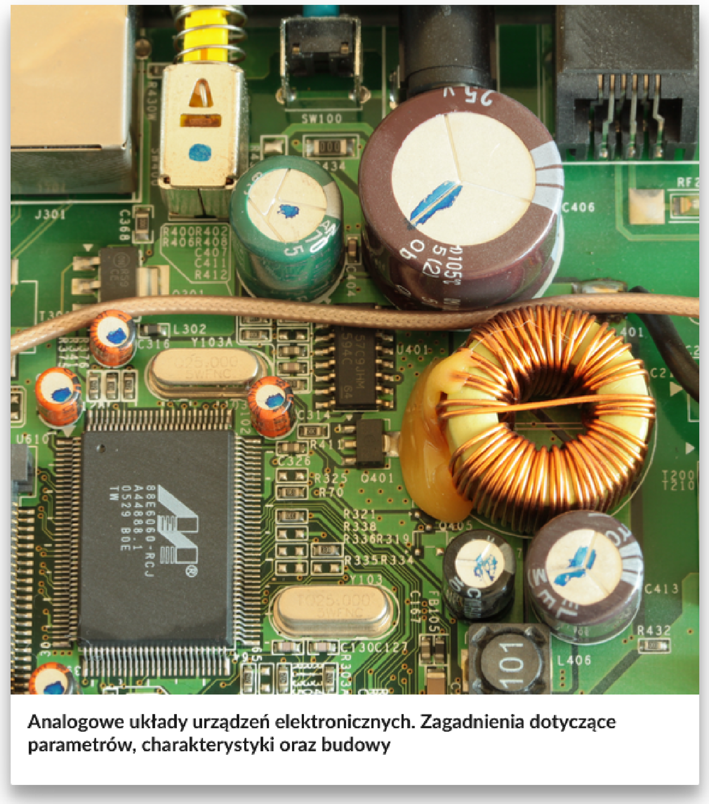 Zdjęcie przedstawia okładkę e‑booka. Na ilustracji znajdują się układ elektroniczny. Tytuł: Analogowe układy urządzeń elektronicznych. Zagadnienia dotyczące parametrów, charakterystyki oraz budowy.