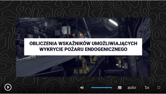 Na zdjęciu widoczny jest przykładowy kadr filmu na którym znajduje się plansza tytułowa.W centralnej części zdjęcia widoczny jest tytuł filmu. Przykładowo: obliczenia wskaźników umożliwiających wykrycie pożaru endogenicznego.W tle zdjęcia widać przenośnik taśmowy. Przenośnik taśmowy jest modułową konstrukcją stalową zbudowaną z walcowatych rolek. Na rolkach osadzona jest czarna taśma. Przenośnik znajduje się w długim wyrobisku korytarzowym. U góry wyrobiska zainstalowane są lampy. Lampy oświetlają miejsce pracy.Poniżej w lewym dolnym rogu ekranu widoczny jest przycisk z symbolem trójkąta umożliwiający uruchamianie lub zatrzymywanie filmu. W prawym dolnym rogu ekranu znajdują się przyciski służące a do odtwarzania filmu. Kolejną są to regulacja głośności oznaczona symbolem głośnika, ustawienie tekstu, tryb auto, prędkość odtwarzania oraz możliwość powiększenia ekranu.