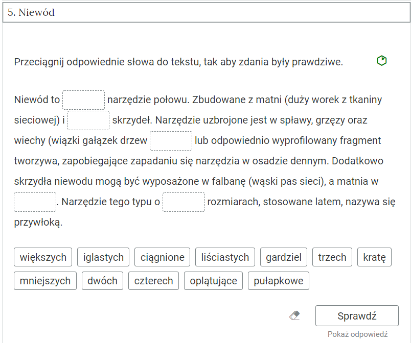 Zdjęcie przedstawia otwartą zakładkę z przykładowym zadaniem. Pod nazwą zakładki znajduje się polecenie. Pod poleceniem widać treść zadania z odpowiedziami do wyboru. Po prawej stronie polecenia widać zielony sześciokąt. Poniżej zadania, po prawej stronie panelu znajduje się ikona sprawdź. Po jej lewej stronie widać symbol gumki. Poniżej przycisku sprawdź znajduje się napis pokaż odpowiedź.