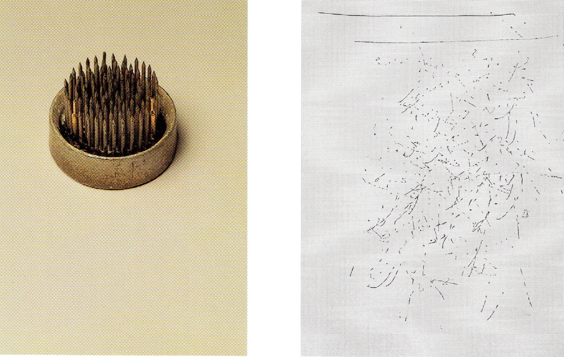 Ilustracja przedstawia nietypowe narzędzie rysunkowe. Po lewej stronie znajduje się okrągła podstawa z nabitymi gwoździami. Po prawej stronie na kartce umieszczone są ślady pozostawione przez to narzędzie, którego gwoździe zostały zanurzone w tuszu lub farbie. Śladami są krótkie i urywane linie.