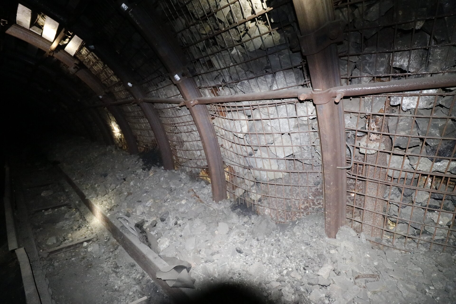 Łuki ociosowe obudowy stalowej podatnej (ŁP) wraz z rozporami