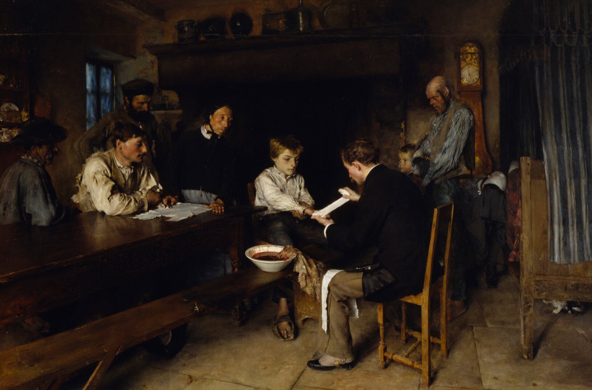 Obraz przedstawiający czynność zawijania opatrunku na zranionej ręce.