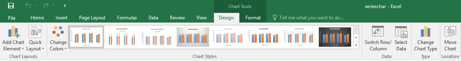 Zrzut z ekranu przedstawia zakładkę Design w Chart Tools w programie MS Excel.  Od lewej strony Grupa Chart Layouts, a w niej menu: Add Chart Elements, Quick Layout. Następnie grupa Chart Styles, a w niej menu Change Colors (obok podgląd wykresów). Dalej grupa Data, a w niej menu: Switch Row/Column oraz Select Data. Następnie Grupa Type z menu Change Chart Type oraz grupa Location z menu Move Chart.