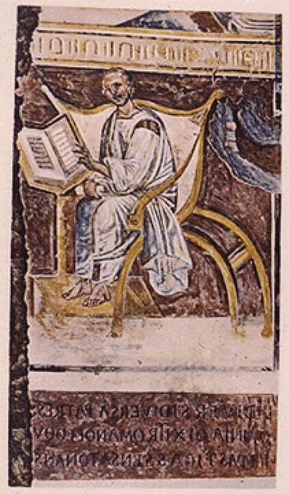 Fresk przedstawia siedzącego mężczyznę w długiej, udrapowanej szacie. Mężczyzna czyta leżącą przed nim księgę.