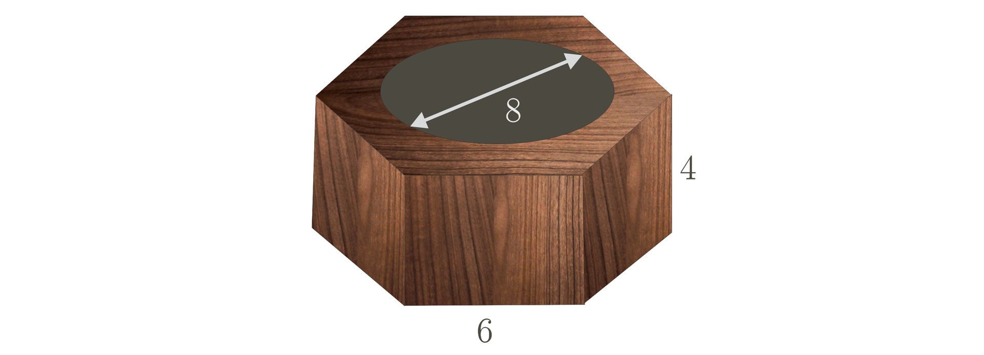 Grafika przedstawia drewniany świecznik w kształcie graniastosłupa prawidłowego sześciokątnego. W środku znajduje się okrągły otwór na świeczkę. Średnica otworu wynosi 8. Krawędź podstawy ma długość 5, wysokość graniastosłupa ma wartość 4.