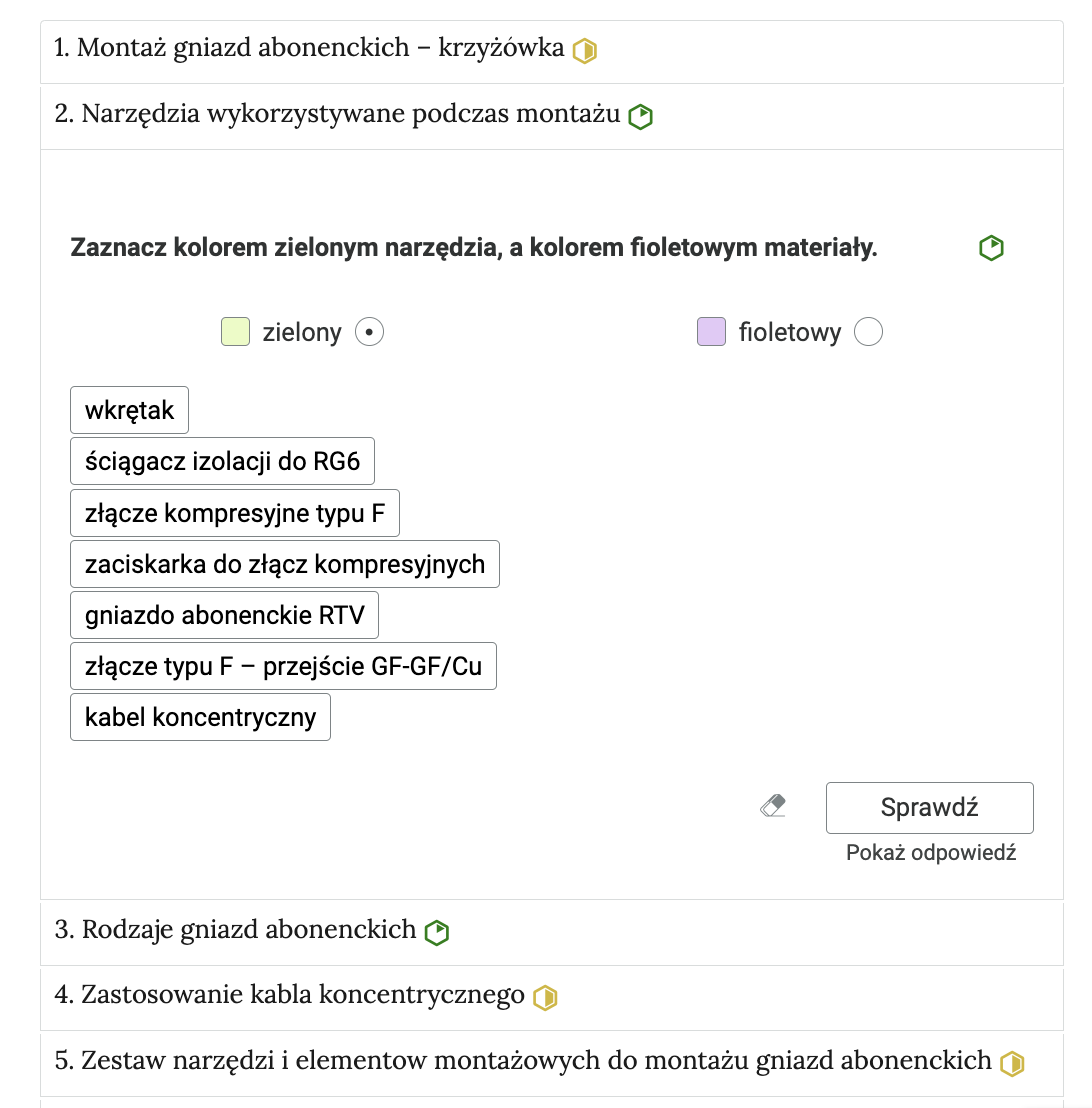Przykładowy widok zadania. Pod pytaniem znajdują się w ramkach opcje, które należy oznaczyć jednym z kolorów widocznych powyżej. Pod spodem uczeń może za pomocą przycisku "Sprawdź" zobaczyć, czy poprawnie rozwiązał ćwiczenie. Poniżej przycisku Sprawdź znajduje się podgląd właściwego rozwiązania.