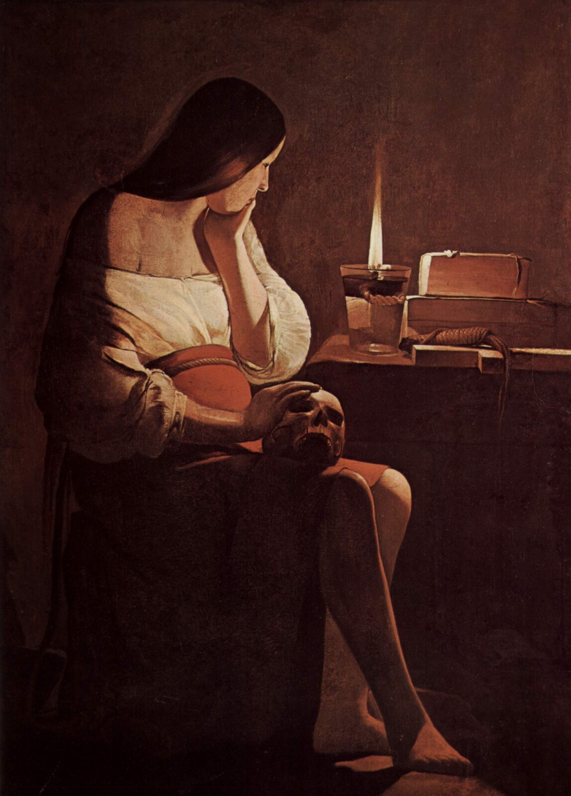 Ilustracja przedstawia obraz Georgesa  de la Toura  „Maria Magdalena Pokutująca”. Ukazuje siedzącą, bosą kobietę, z twarzą skierowaną na palącą się na stole świecę. Lewą ręką podpiera brodę na znak zamyślenia. Na stole leżą  książki i rzemień służący do cielesnej pokuty. Kobieta prawą rękę trzyma na leżącej na jej kolanach czaszce. Ubrana jest w białą bluzkę i czerwoną spódnicę przepasaną sznurem. 