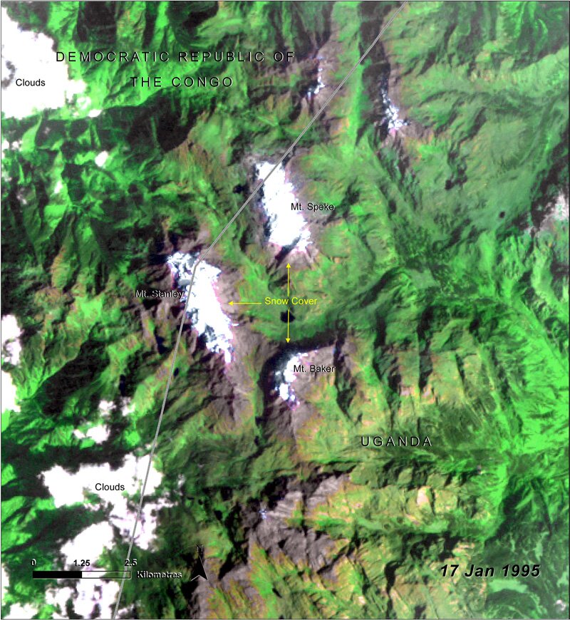 Zdjęcie przedstawia pokrywy lodowe w masywie górskim Ruwenzori w Kenii sprzed kilkunastu lat. Na fotografii satelitarnej zaznaczone ukształtowanie terenu w kolorze zielonym, żółtawym, brązowym i białym z przewagą zielonego. Kolor biały obrazuje pokrywę śnieżną. 