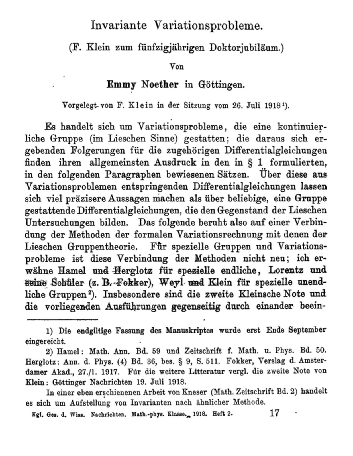 Rys. 1. Zdjęcie przedstawia pierwszą stronę pracy, w której Emmy Noether przedstawia dowód swego twierdzenia o związku symetrii z zasadami zachowania. Praca nosi nieco przewrotnie brzmiący tytuł „Niezmiennicze problemy wariacyjne” i jest dedykowana Feliksowi Kleinowi, z okazji jubileuszu 50‑lecia jego doktoratu. Ze względu na obowiązujący wówczas akademicki obyczaj, referat wygłosił i pracę przedstawił sam jubilat w zastępstwie autorki, kobiety. Treść jest w języku niemieckim.