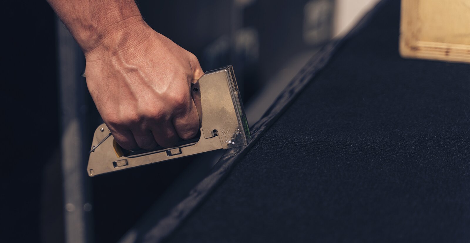 7. Montaż warstwy obiciowej