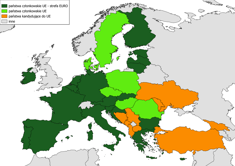 Mapa Europy przedstawia podział państw według przynależności do Unii Europejskiej i strefy euro.
Państwa należące do strefy euro zaznaczono ciemnozielonym kolorem – obejmują większość Europy Zachodniej i Południowej, m.in. Hiszpanię, Francję, Niemcy, Włochy oraz kraje Beneluksu i część Europy Północnej.
Państwa Unii Europejskiej spoza strefy euro oznaczono jasną zielenią – widoczne są m.in. Polska, Szwecja, Czechy, Węgry i Rumunia.
Państwa kandydujące do UE zaznaczono kolorem pomarańczowym – obejmują głównie kraje Bałkanów Zachodnich (np. Serbia, Czarnogóra, Albania, Macedonia Północna, Bośnia i Hercegowina), a także Turcję oraz Ukrainę.
Pozostałe państwa Europy, które nie należą do UE, oznaczono kolorem szarym (np. Norwegia, Wielka Brytania, Białoruś, Rosja).