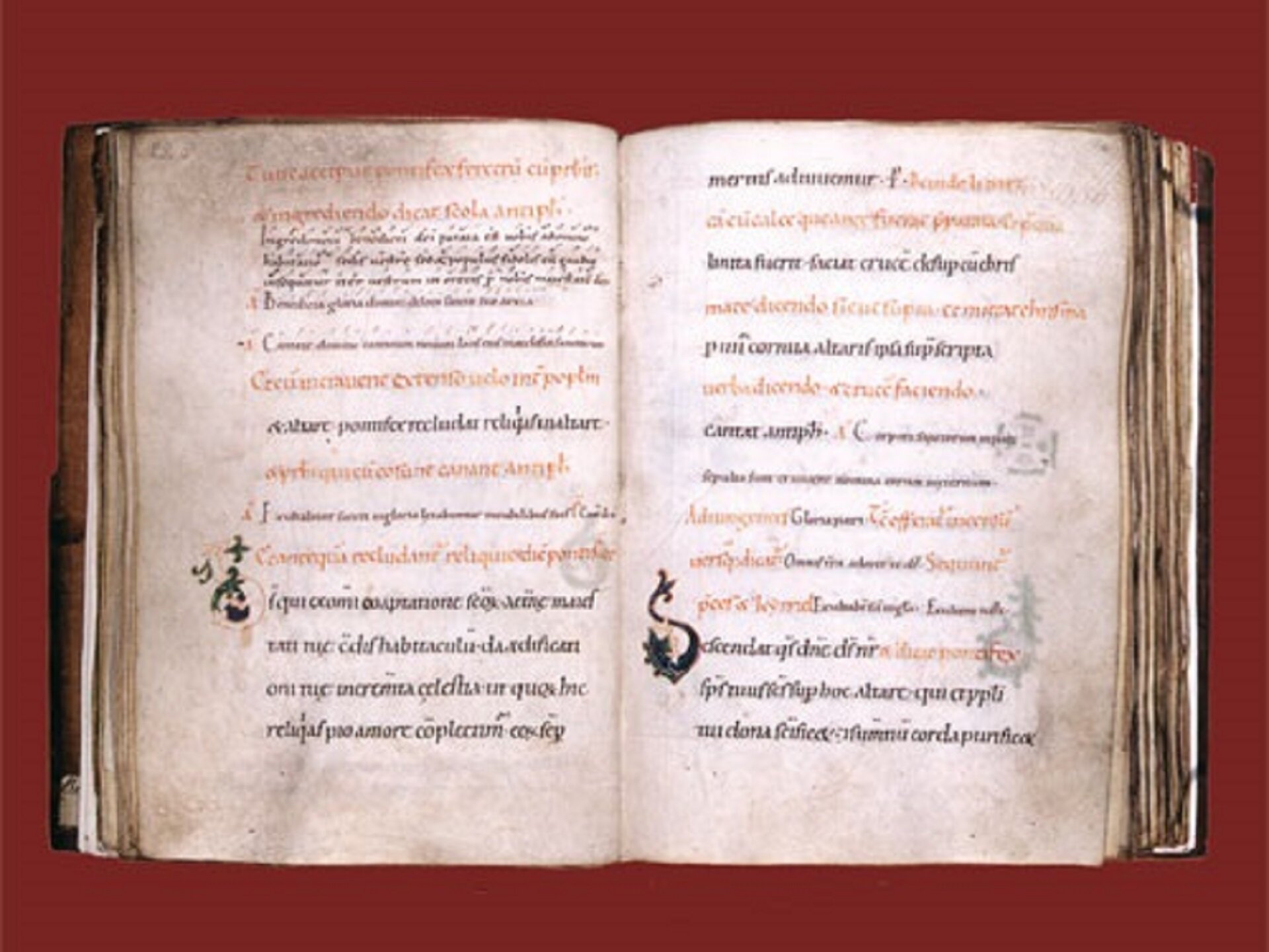 Fotografia przedstawia Pontyfikał biskupów krakowskich, przełom XI–XII w., przechowywany w Bibliotece Jagiellońskiej.