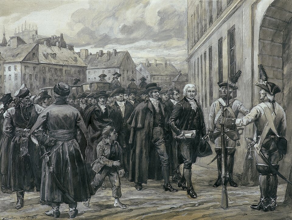 Ilustracja przedstawia grupę kilkudziesięciu osób jednolicie ubranych w długie płaszcze oraz nakrycia głowy stojących na placu przed wysokim budynkiem. Grupie maszerujących przewodzi mężczyzna idący z przodu w białej peruce, niosący w ręce czapkę oraz zwój kartek. Z przodu przed stojącymi biegnie młody chłopiec oraz stoją wojskowi z  karabinami. Z tyłu widać budynki wysokich kamienic.