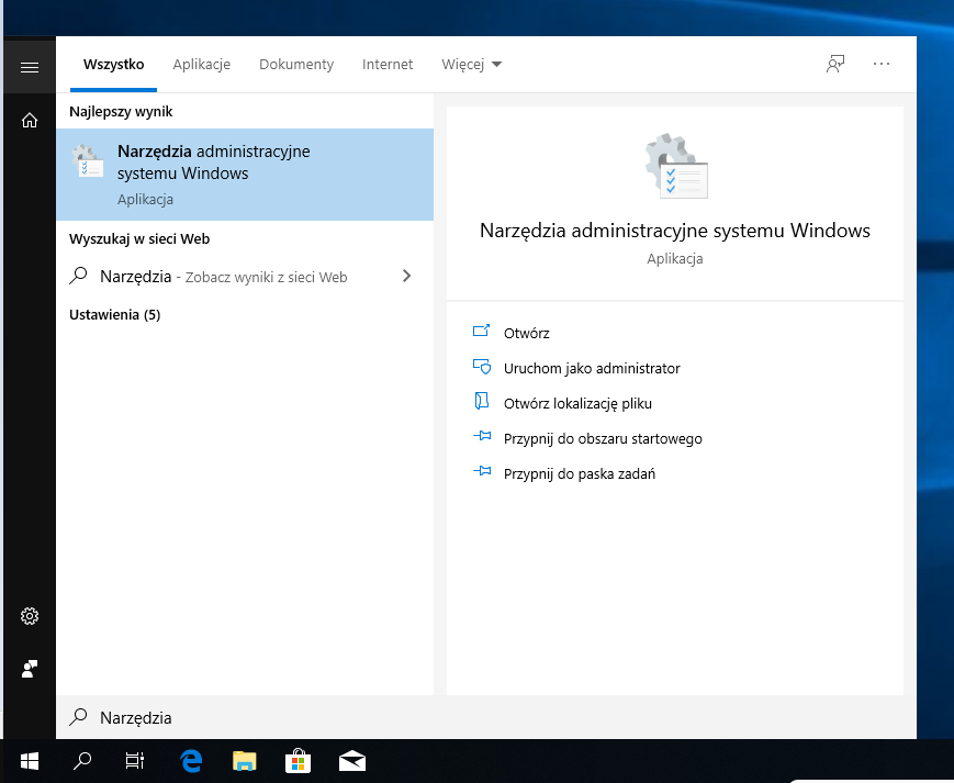 Zrzut ekranu przedstawia wyszukiwarkę systemu Windows.  Po wpisaniu w pole wyszukiwarki: Narzędzia, na samej górze listy pojawiła się opcja: Narzędzia administracyjne.