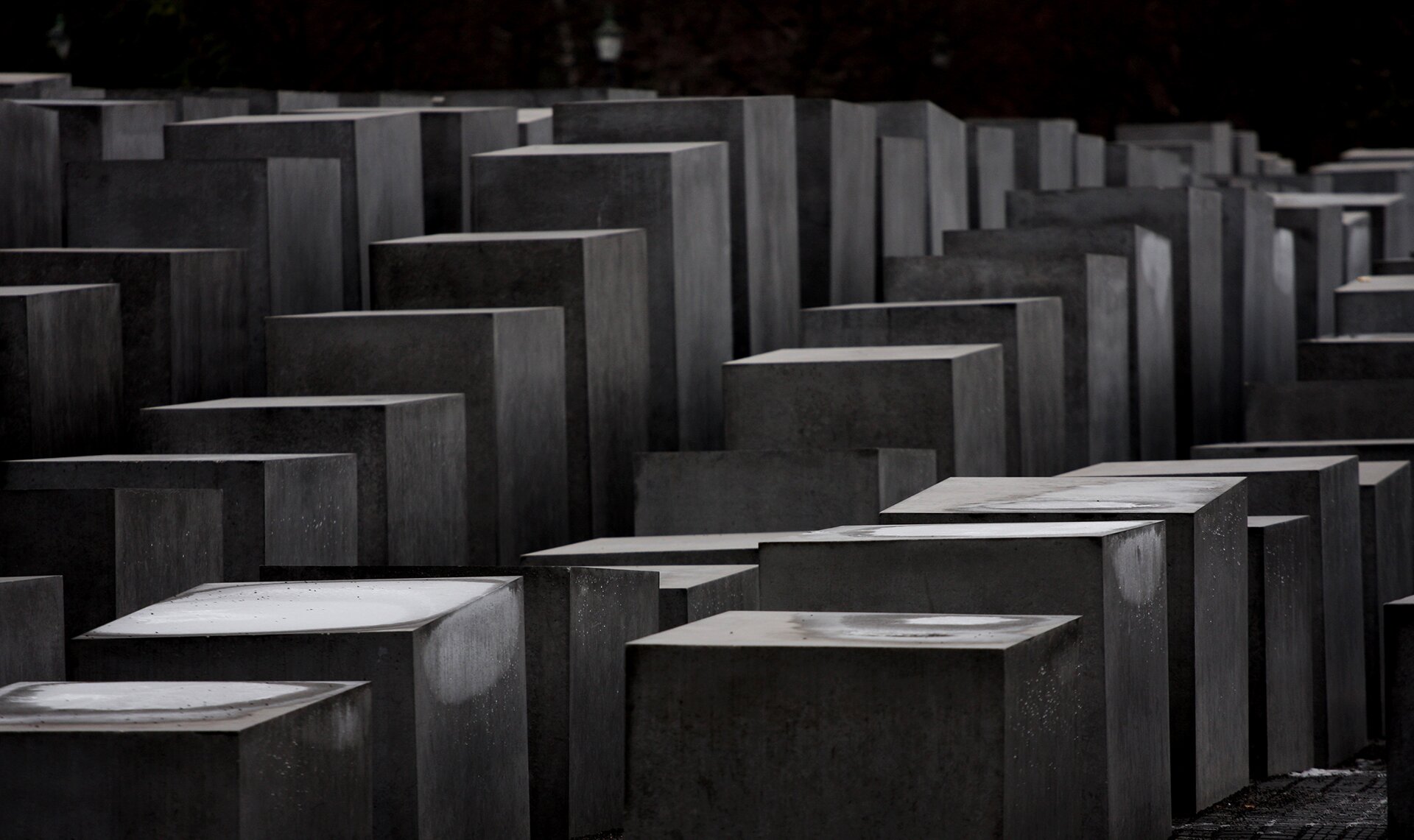 Berliński pomnik poświęcony pamięci europejskich Żydów zgładzonych podczas II wojny światowej Berliński pomnik poświęcony pamięci europejskich Żydów zgładzonych podczas II wojny światowej Źródło: flickr.com/Nicola Romagna, licencja: CC BY 2.0.