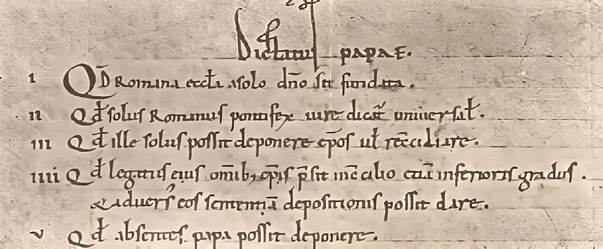 Zdjęcie pokazuje łaciński zapis notatki papieża Grzegorza VII o nazwie Dictatus papae. Jest to tekst po łacinie zapisany na karcie pergaminowej wierszami w formie paragrafów. Tezy brzmią w przekładzie: Kościół rzymski przez samego Boga został założony. Tylko sam biskup rzymski może być prawnie nazwany biskupem powszechnym. Tylko on sam może biskupów składać z godności lub do nich przywracać. Legat jego przewodniczy wszystkim biskupom na synodzie, nawet gdy jest niższy stopniem, i może na nich wydać wyrok złożenia z godności. Nieobecnych może papież składać z godności.