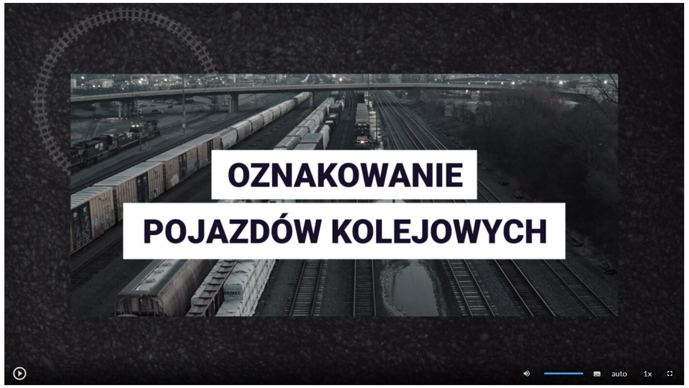 Ilustracja przedstawia okładkę filmu. Widoczna jest plansza tytułowa. Na planszy napis "Oznakowanie pojazdów kolejowych". W tle widać wagony towarowe stojące na torach. 