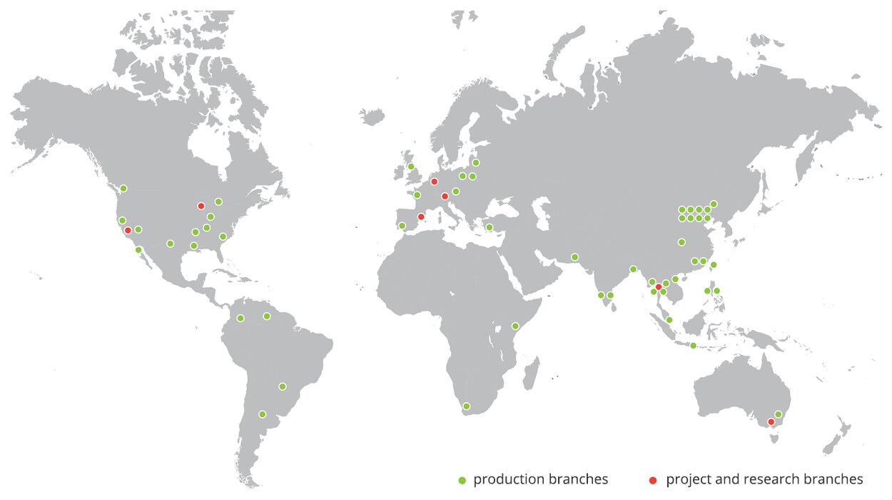Ilustracja mapy świata przedstawia oddziały Toyoty, branches of the Toyota concern. Poza Japonią Toyota ma pięćdziesiąt jeden oddziałów produkcyjnych (production branches) oraz dziewięć oddziałów projektowych i badawczych (project and research branches). W dwudziestu sześciu państwach: osiem w Europie, dziesięć w Ameryce Północnej, cztery w Ameryce Południowej, dwa w Afryce, dwadzieścia sześć w Azji i jeden w Australii.