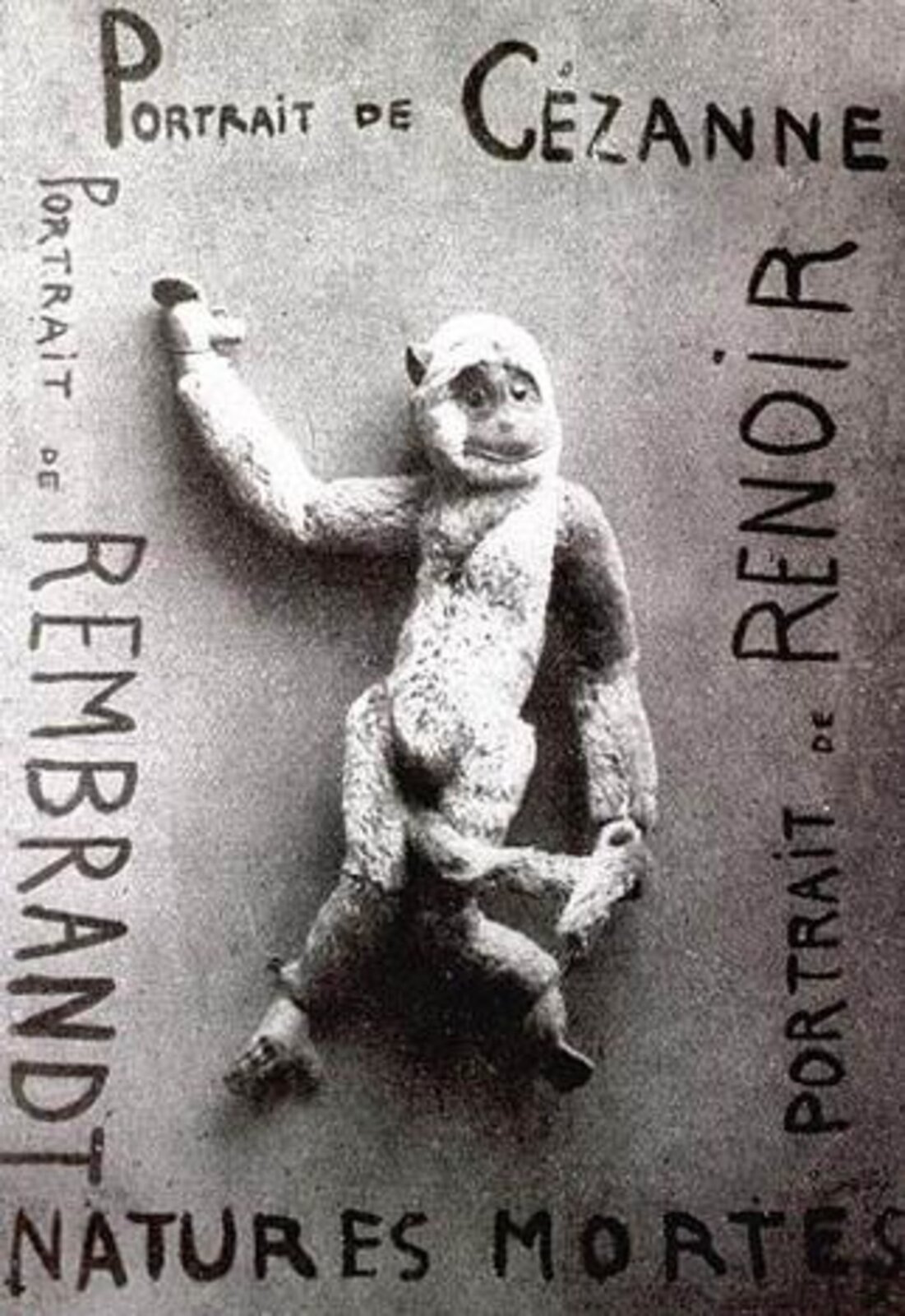 Grafika przedstawia plakat. W jego centrum znajduje się zabawkowa małpa. Wokół niej umieszczono następujące napisy: Portrait de Cezanne // portrait de Renoir // Natures Mortes // portrait de Rembrandt.  The graphic shows the poster. In its center there is a toy monkey. Around it is the following inscriptions: Portrait de Cezanne // portrait de Renoir // Natures Mortes // portrait de Rembrandt.