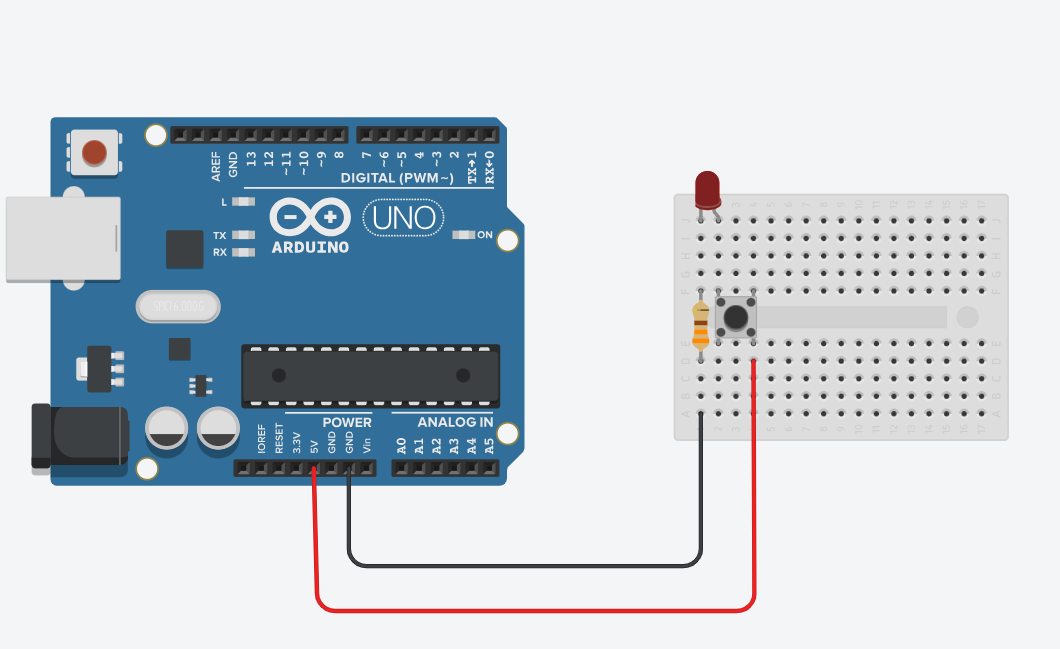 Schematyczne przedstawienie umiejscowionej po lewej stronie ilustracji płytki  Arduino podłączonej dwoma kolorowymi przewodami do diody umieszczonej na białej płytce stykowej znajdującej się po prawej stronie. Płytka   Arduino jest niebieska i ma liczne, drobne elementy. Największym elementem jest prostokątny komponent w dolnym prawym rogu płytki (mikrokontroler). Na dolnej krawędzi płytki jest rząd czarnych otworów (inaczej nazywanych gniazdem kołkowym), do których można podłączyć przewody. Nad nim napis: POWER. Z piątego otworu od lewej z napisem 5V wychodzi czerwony przewód i prowadzi do białej płytki stykowej, do otworu czwartego od dołu w czwartej kolumnie, licząc od lewej. Nad nim umiejscowiono przełącznik monostabilny przedstawiony jako kwadratowy mały element z dużym czarnym okrągłym przyciskiem na środku. Przełącznik ma z każdego rogu wystające małe cienkie nóżki, które pozwalają na umiejscowienie go na płytce: w drugiej kolumnie od lewej w piątym i szóstym otworze i tak samo w czwartej kolumnie. W lewym górnym rogu, w pierwszym rzędzie, w pierwszym i drugim otworze umiejscowiono nóżki czerwonej diody. Trzy otwory pod nią, w pierwszej kolumnie umiejscowiono pomarańczowy element - rezystor. Dwa otwory poniżej, z ostatniego otworu na płytce stykowej wychodzi czarny cienki przewód. Prowadzi on do płytki Arduino, do gniazda kołkowego, do siódmego otworu z podpisem: GDN.