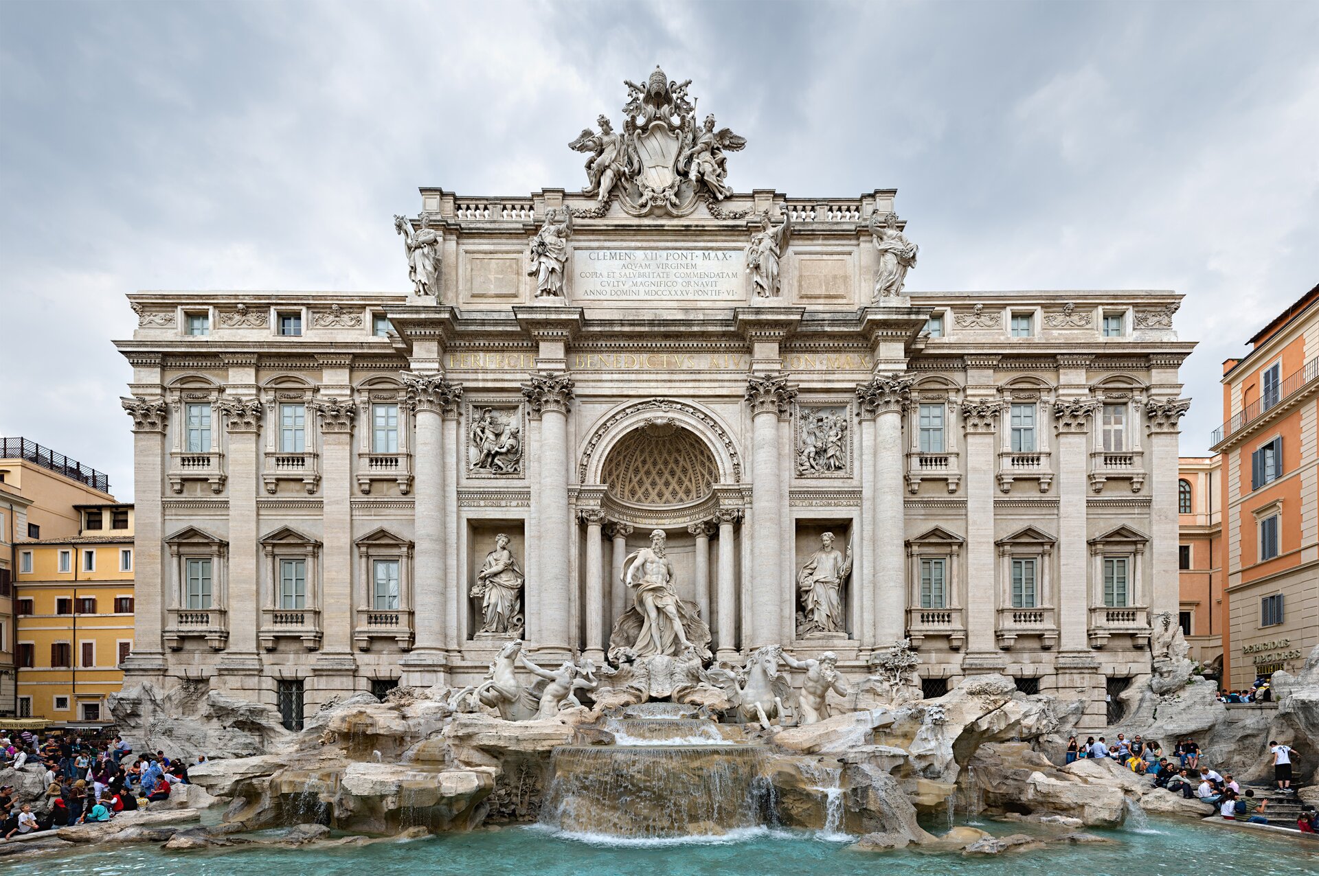 Rzymska Fontanna di Trevi – najsłynniejsza barokowa fontanna w stolicy Włoch Rzymska Fontanna di Trevi – najsłynniejsza barokowa fontanna w stolicy Włoch Źródło: Diliff, licencja: CC BY 3.0.