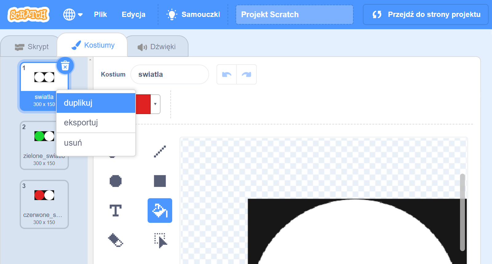 Zrzut ekranu przedstawiający umiejscowienie przycisku "duplikuj". Dostępny jest w zakładce "Kostiumy" jako pierwsza opcja w menu kontekstowym po najechaniu kursorem i kliknięciu prawym przyciskiem myszy na kostium, który chcemy zmienić. 