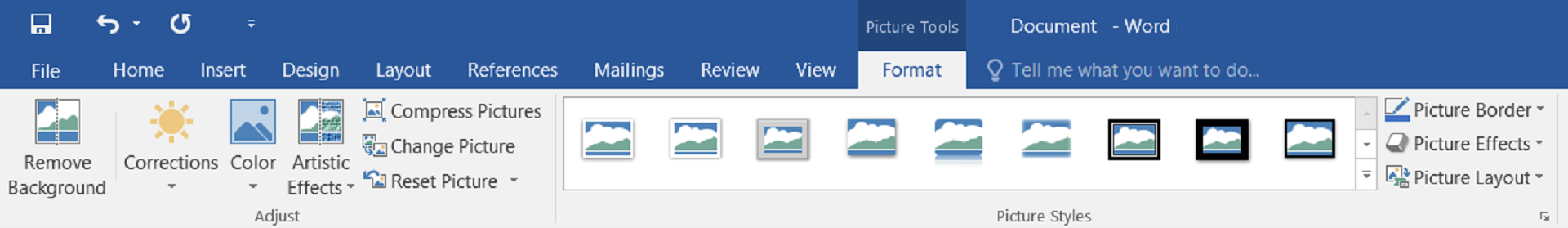 Zrzut ekranu przedstawia fragment wstążki MS Word pokazującej zakładkę Picture Tools - Format. Od lewej w grupie Adjust znajdują się polecenia: Remove Background, Corrections, Color, Artistic Effects, Compress pictures, Change Picture, Reset Picture. W kolejne grupie Picture Styles widoczna jest ramka przedstawiająca przedefiniowane artystyczne obramowania oraz polecenia: Picture Border, Picture Effects, Picture Layout.