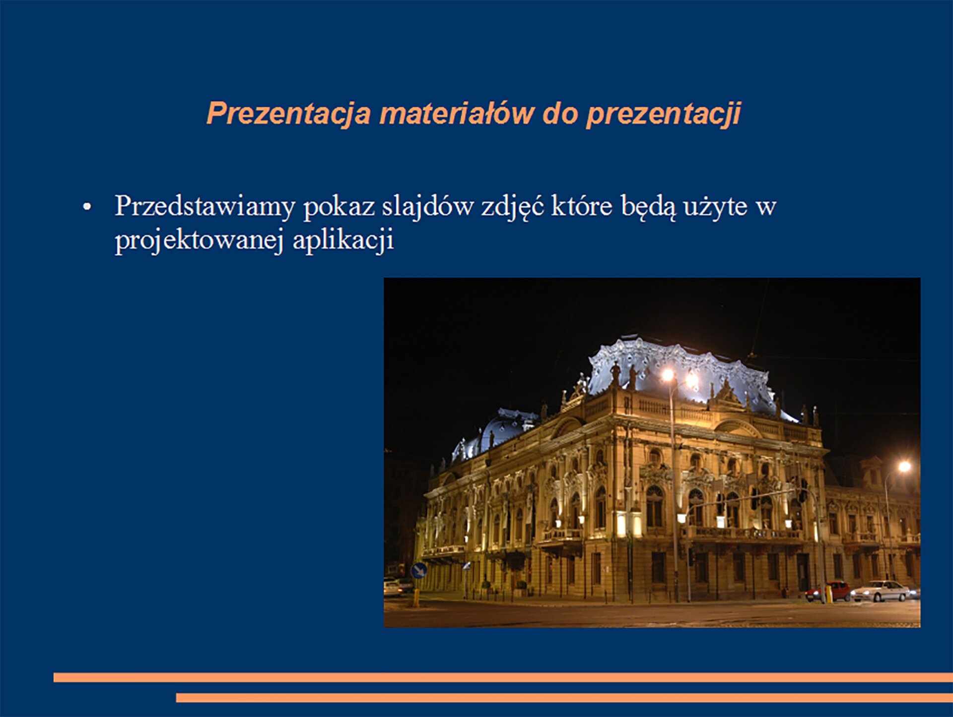 Widok slajdu materiału do prezentacji, umieszczono zdjęcie Pałacu Poznańskiego w Łodzi, podświetlona elewacja w porze nocnej.